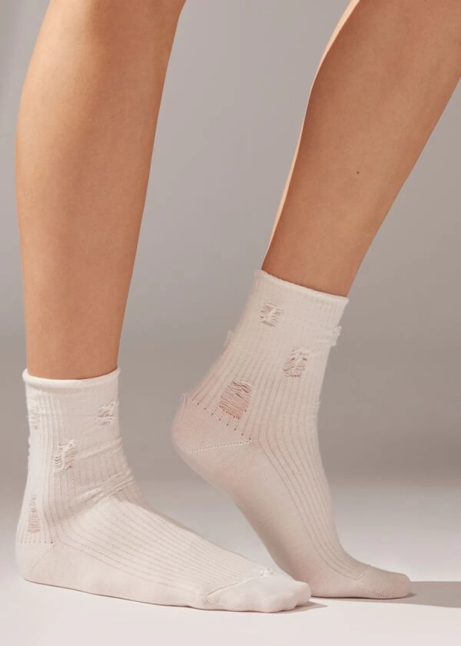 "Calzedonia Worn Effect Distressed Short Socks in Cream - 064D Effetto Strappo Panna"